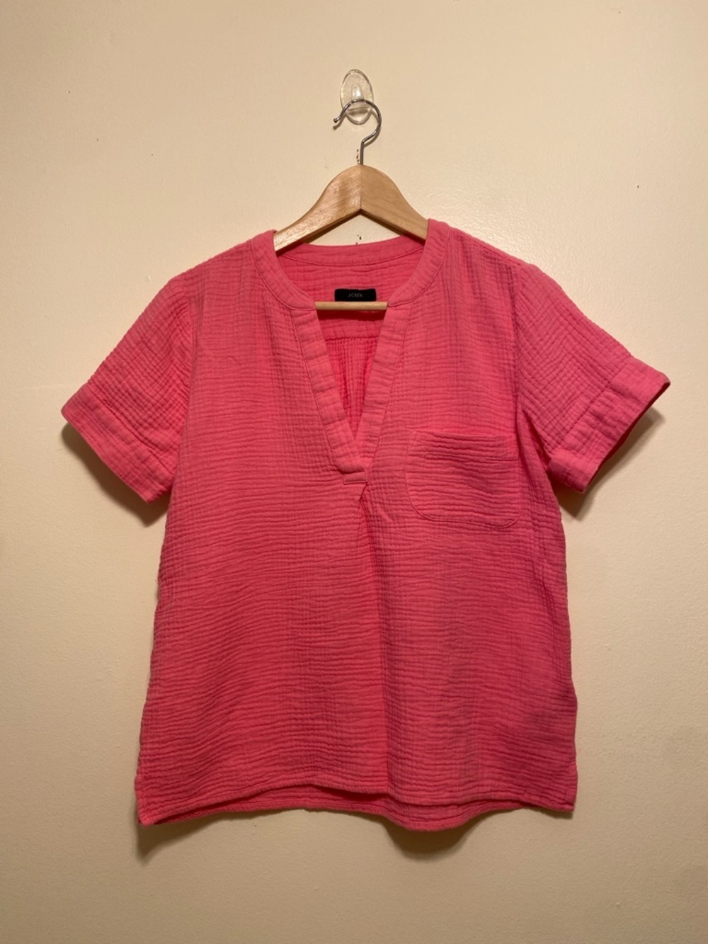 J. Crew Women’s Pink Textured Short-Sleeve V-Neck Top. Size XS . Style BI431
